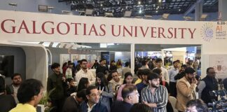 Індійський університет виключили з саміту штучного інтелекту за неправдиву заяву про те, що китайський робот є власною розробкою