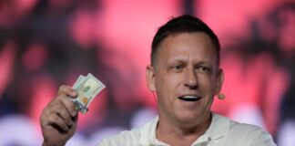 Technologický miliardář Peter Thiel pořádá skandální přednášky o „Antikristovi“ poblíž Vatikánu