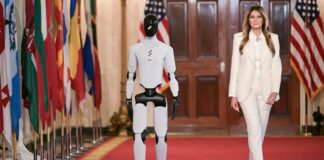 ІІ У ШКОЛІ: На Саміті у Білому Домі Представлено Гуманоїдний Робот “Учитель”