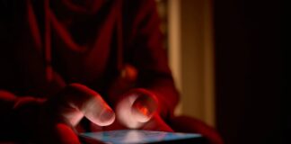 I robot IA supereranno il traffico Internet umano entro il 2027