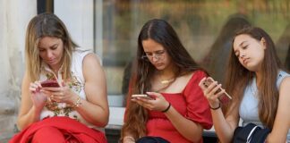 Europa debate proibições de mídias sociais para crianças: uma tendência crescente