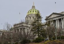 Pennsylvania žaluje Character.AI za nelegální lékařskou praxi
